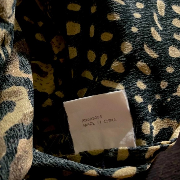 Cavalini Women’s Button Up Leopard Print Long Sleeve Blouse Size Small - Picture 9 of 12